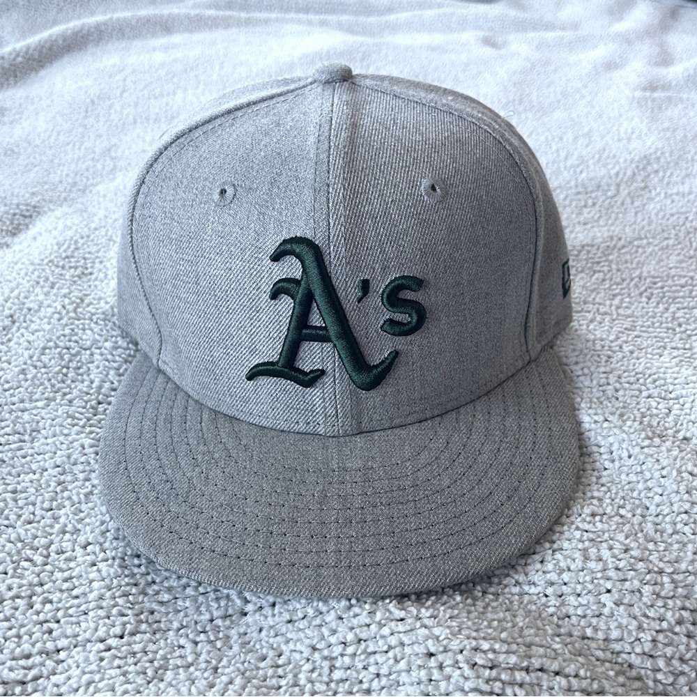 New era 7 1/4 men’s fitted Oakland A’s Gray Baseball Cap with Green Logo